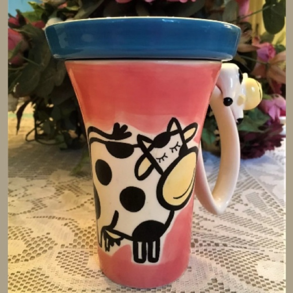 Indra Smiling Cow Hand Painted 10 Ounce Mug w Lid